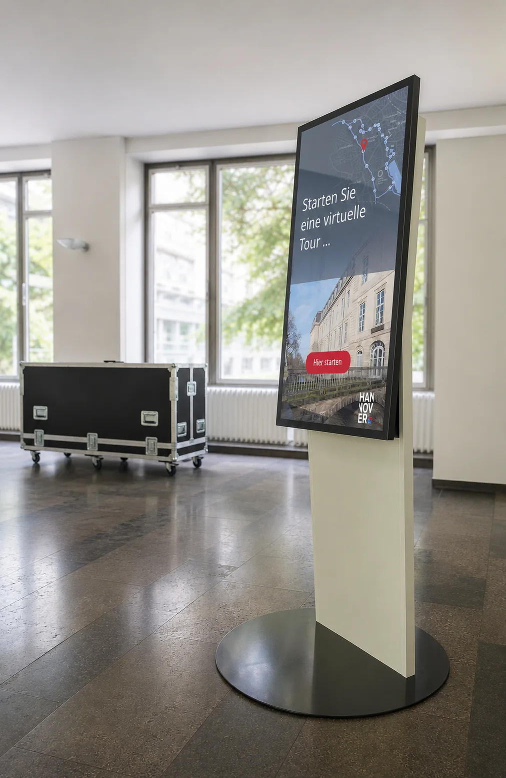 Hannover PRESENTER mit der Brücken-Anwendung, von links gesehen